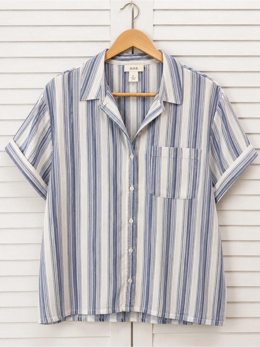 Universal Thread Blue Striped Button Down Shirt Casual Coastal Effortless Medium